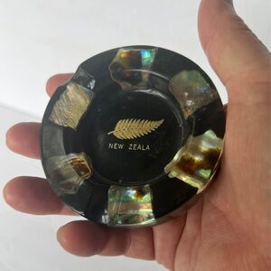 Vintage Acrylic Lucite Abalone Shell souvenir black ashtray New Zealand